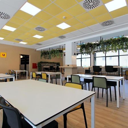 Villa Alojamiento Y Congresos - Villa Universitaria Сан-Висенте-дель-Распеч Экстерьер фото